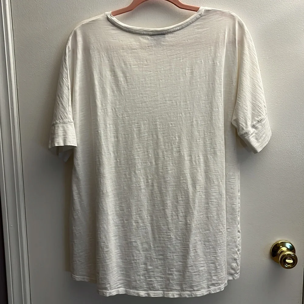 🐻‍❄️j.jill V-Neck Tee - Picture 2 of 6